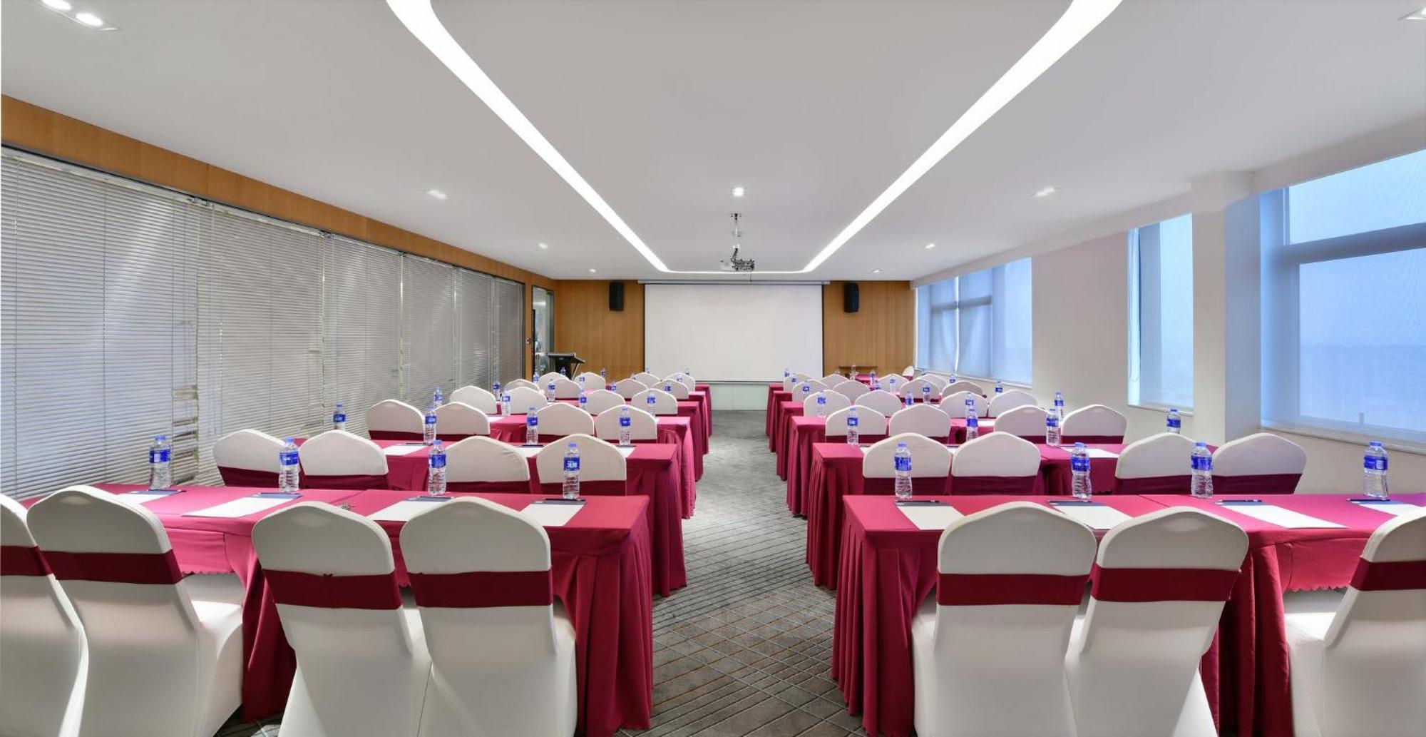 Holiday Inn Express Chengdu North Railway Station By Ihg - Near Panda Base, Near Chunxi Road Exterior photo