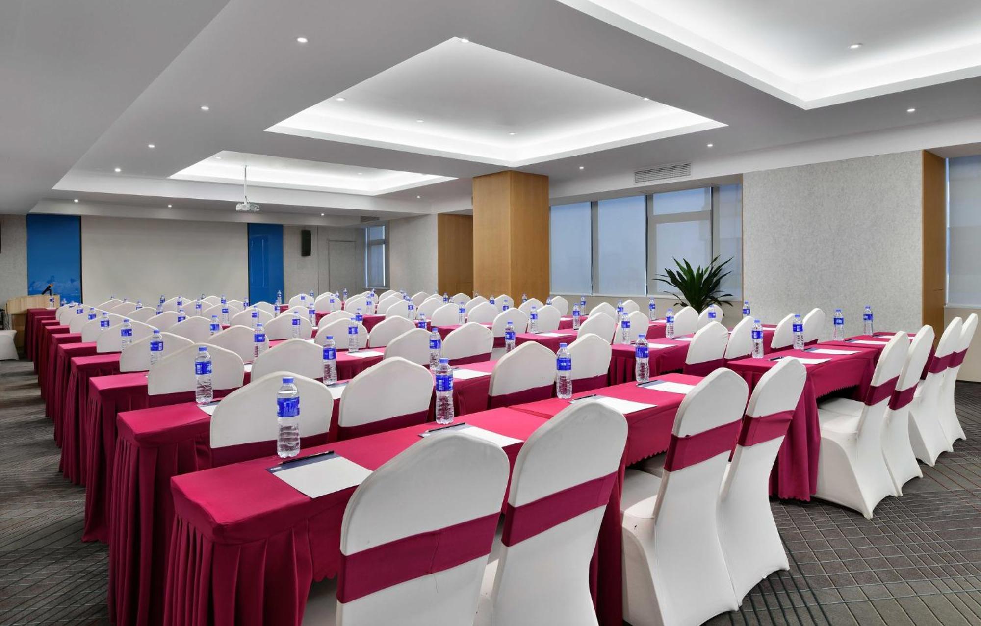 Holiday Inn Express Chengdu North Railway Station By Ihg - Near Panda Base, Near Chunxi Road Exterior photo